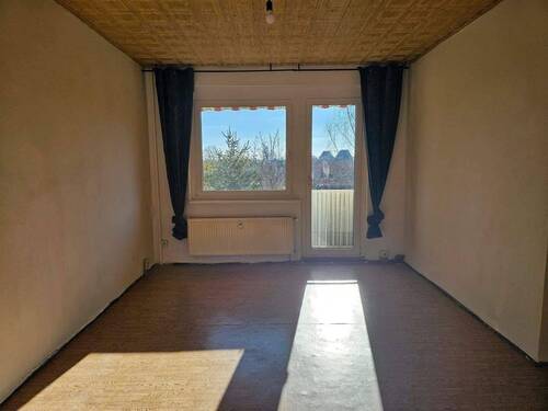 17ae6771-8b16-4b9f-9e8b-d4a6a7a12959.JPG - schöne 2-Raum Wohnung mit Balkon für Selbstrenovierer