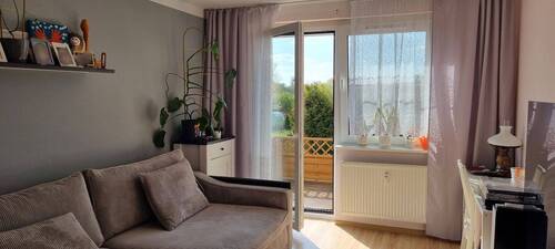 Wohnzimmer - Eigentumswohnung mit kl. Garten und Terrasse - Erdgeschoss