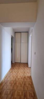 Flur mit versteckter Stellfläche - 