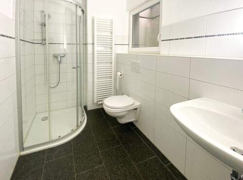 Bad Erdgeschoss - Mehrfamilienhaus, Wohnhaus mit 244,00 m&sup2; in Jenalöbnitz / Krippendorf zum Kaufen