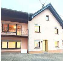 RESERVIERT --- Renoviertes Einfamilienhaus mit Garage, Scheune und zusätzlichem Gartengrundstück in Großlittgen