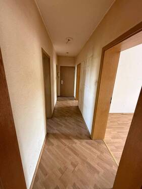Flur - 4 Zimmer Etagenwohnung zur Miete in Schkopau