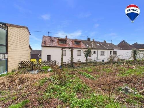 REMAX Immobilien DeLux Mehrfamilienhaus Rückansicht Saarbrücken Mark Borowicz - 