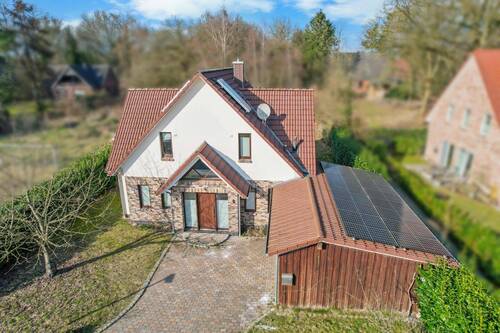 Drohne - Helles, energieeffizientes Einfamilienhaus mit viel Freiraum zum Leben
