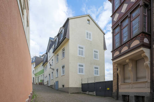 Straßenansicht - Sichern Sie Ihre Zukunft Eine gute Adresse für Ihr Geld Mehrfamilienhaus in Baden-Baden zu verkaufen