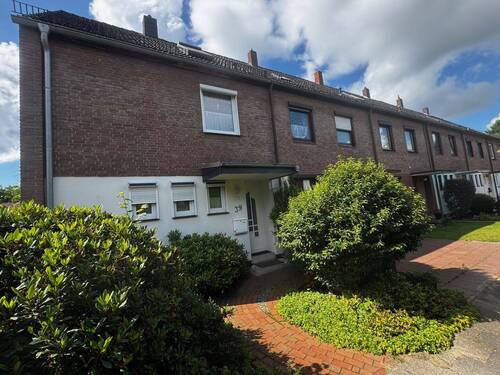 Hausansicht Häuserreihe.jpg - Großzügiges Wohnen in Bremen-Blumenthal - Reihenendhaus mit 5 Zimmern und schönen Garten!