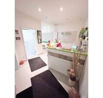 Mehrfamilienhaus mit moderner Praxis auf großzügigem Grundstück in Meeder!