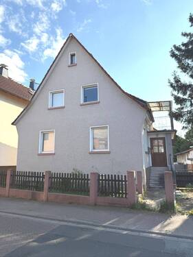 Ansicht - **Einfamilienwohnhaus in zentraler Ortslage von Linsengericht-Geislitz**