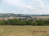 Bild 1 - **Exklusives Baugrundstück mit TOP-Aussicht auf das Taubertal - unverbaubar**