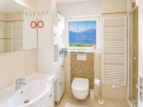 Gäste-WC mit Dusche - 