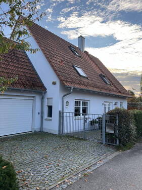 Aussenansicht vorne - Einfamilienhaus mit 230,00 m² in Bergkirchen zum Kaufen