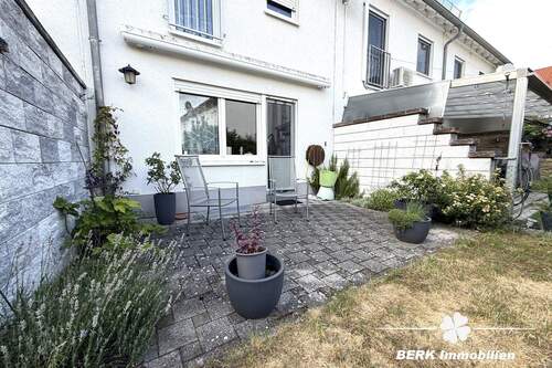 Rückansicht - BERK Immobilien - Ruhig gelegenes Reihenhaus mit Terrasse & kleinem Garten in Großostheim Ringheim