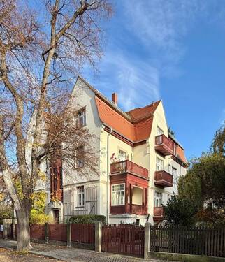 Haus Vorderansicht - 3 Zimmer Etagenwohnung in Dresden