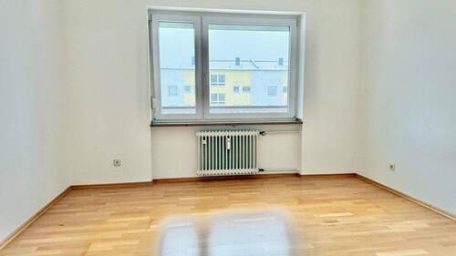 Bild 2 - 2 Zimmer Etagenwohnung zur Miete in Regensburg
