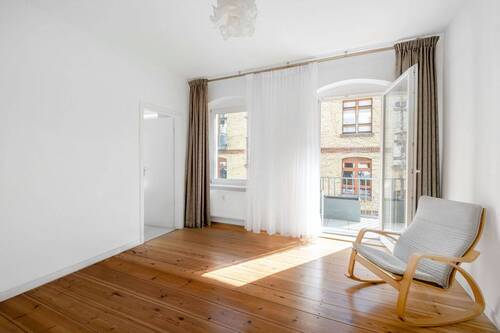 Zimmer 1 mit Wannenbad en Suite - Einladende 3-Zimmer-Wohnung mit Balkon und Kamin am Volkspark Friedrichshain