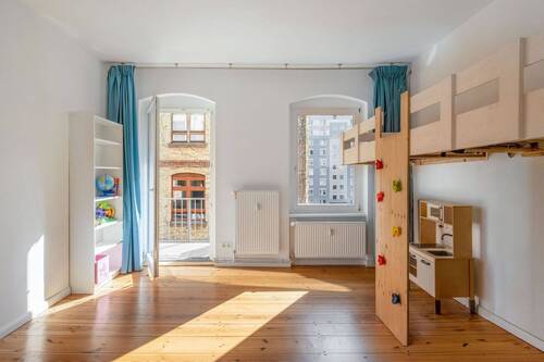 Zimmer 2 mit Blick zum Balkon - 