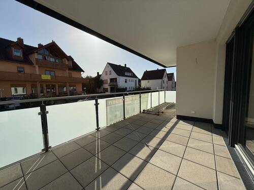 Balkon - **Neubau-Erstbezug - 3-Zimmer-Wohnung mit großem Balkon Fahrstuhl**