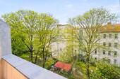 Entspannen im Grünen - Stilvoll sanierter Altbau mit zwei Balkonen im begehrten Berliner Süden