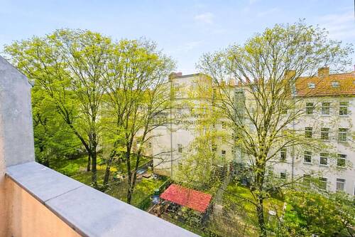 Entspannen im Grünen - Stilvoll sanierter Altbau mit zwei Balkonen im begehrten Berliner Süden