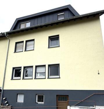 Haus Ansicht (3).JPEG - 9 Zimmer Mehrfamilienhaus, Wohnhaus in Gründau