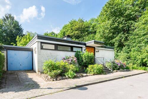 Straßenansicht - 7 Zimmer Einfamilienhaus zum Kaufen in Reinbek