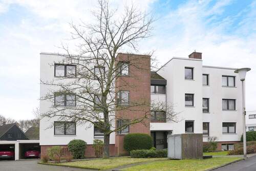 Hausansicht - KasselDönche …mit Fernblick: Freie, großzügige 3 Zimmerwohnung mit attraktivem großem Balkon und eigener Garage