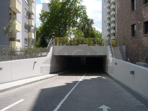 Zufahrt-Ausfahrt - Garage, Stellplatz in Frankfurt am Main