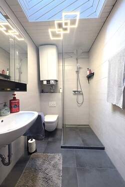 Badezimmer DG - Mehrfamilienhaus, Wohnhaus mit 257,00 m&sup2; in Obersulm zum Kaufen