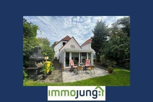 Startfoto - Älteres und renovierungsbedürftiges Wohnhaus in Wilhelmshaven im Stadtteil Neuengroden