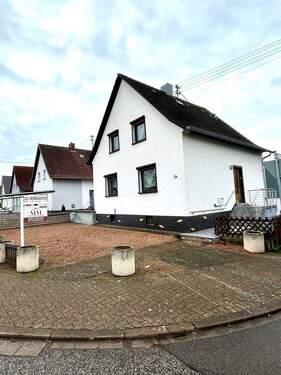 Front - Sofort frei!!! 1 FH in zentraler Lage von 66780 Rehlingen zu Verkaufen