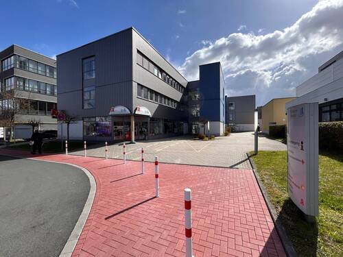 Gebäude außen.jpg - Praxis-Bürofläche im Ärztehaus direkt am Klinikum Wetzlar