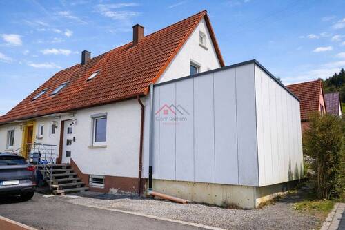Außenansicht Haus mit Anbau - 4 Zimmer Doppelhaushälfte zum Kaufen in Tuttlingen / Nendingen