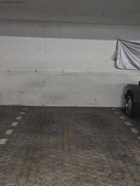 Tiefgaragenstellplatz - 