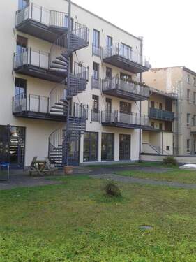 Rückseite mit Balkonen - 