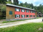Ansicht Objekt - Ferienhaus (Berghütte) in Alleinlage im Wald