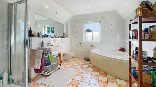 Großes Vollbad mit Fenster - 