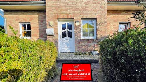 Detailansicht Eingangsportal - 4 Zimmer Einfamilienhaus in Sehnde
