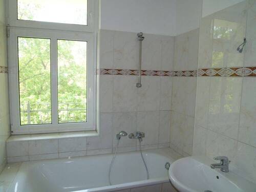 rechte Wohnungen Bad - 