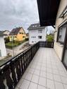 Balkonblick auf ruhige Nachbarschaft.jpeg - 8 Zimmer Mehrfamilienhaus, Wohnhaus zum Kaufen in Ortenberg