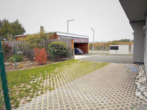 Parkplätze im Hof - 