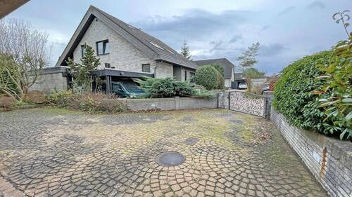 Einfahrt vor dem Haus - 