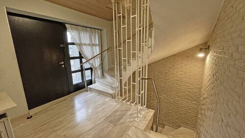 EG Eingangsbereich & Treppe - 