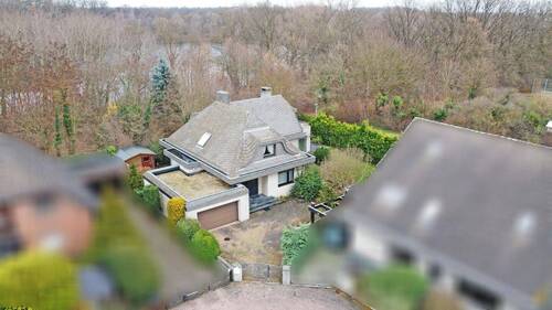 Luftaufnahme - Familientraum in gesuchter, grüner Lage in Isernhagen-Altwarmbüchen - attraktives EFH mit Garten & Doppelgarage