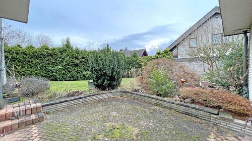 Große Terrasse, Blick in den Garten - 