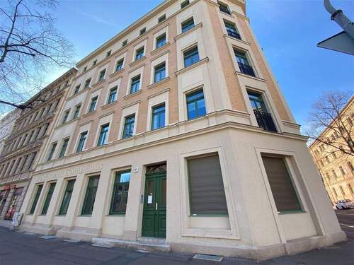 Blick zum Hauseingang - 