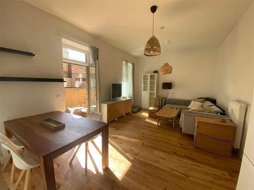 helles Wohnzimmer - 3 Zimmer Etagenwohnung zur Miete in Halle