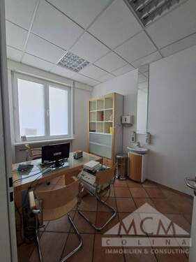 Raum 2 - 5 Zimmer Büro zur Miete in Frankfurt am Main / Zeilsheim