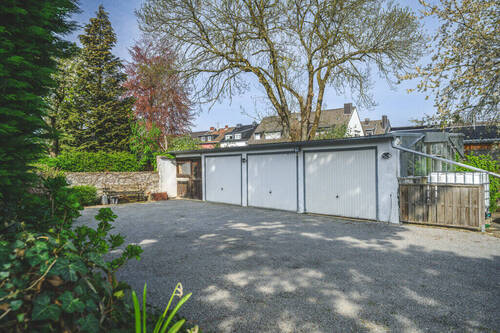 Garagen (2) - 8 Zimmer Mehrfamilienhaus, Wohnhaus in Würselen