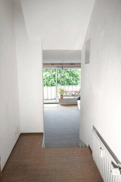 Blick vom Flur ins Wohnzimmer - 