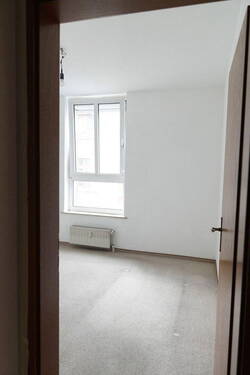 Blick v. Flur ins Schlafzimmer - 